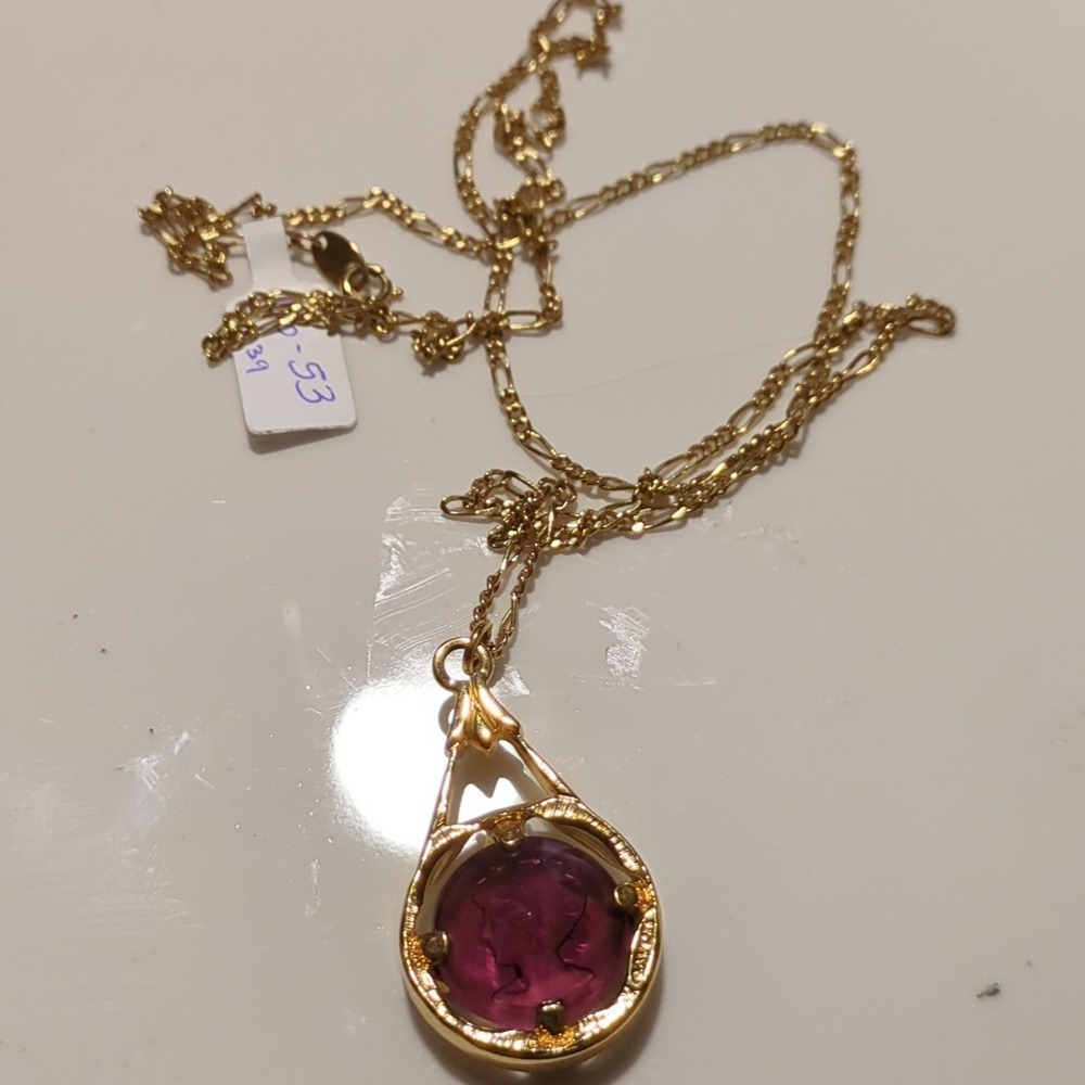 Vintage Gold Tone Cameo Pendant Necklace Purple Gemstone Figarope Chain - Picture 12 of 15